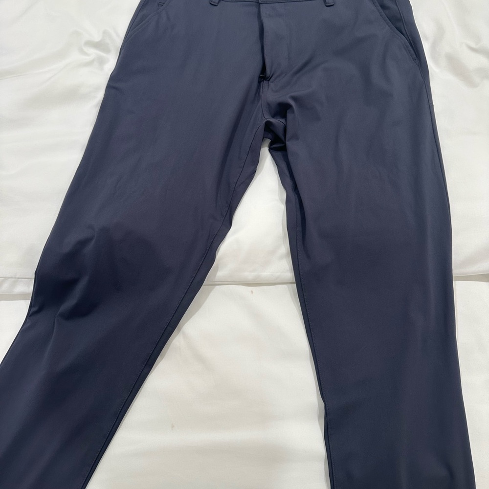 RHONE commuter Dress Pants slim fit in grey. Size 33x30